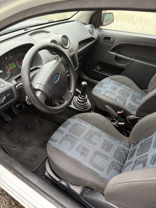 Ford fiesta 2008 em muito bom estado