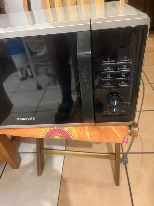 Microondas em estado novo . Aoenas vendo porque estou a vender acasatambem