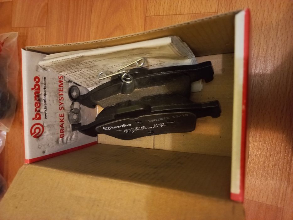 Продам Новые тормозные колодки brembo 2шт.