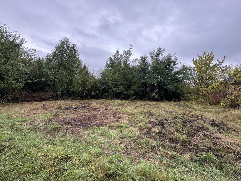 Продам ділянку з заїздом в житловому масиві