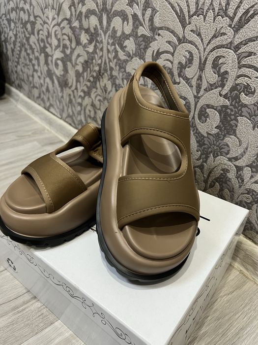 Жіночі босоніжки з екошкіри