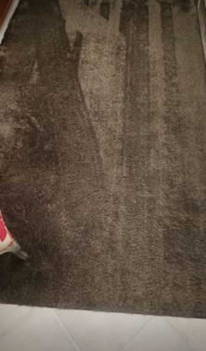 Tapete castanho escuro