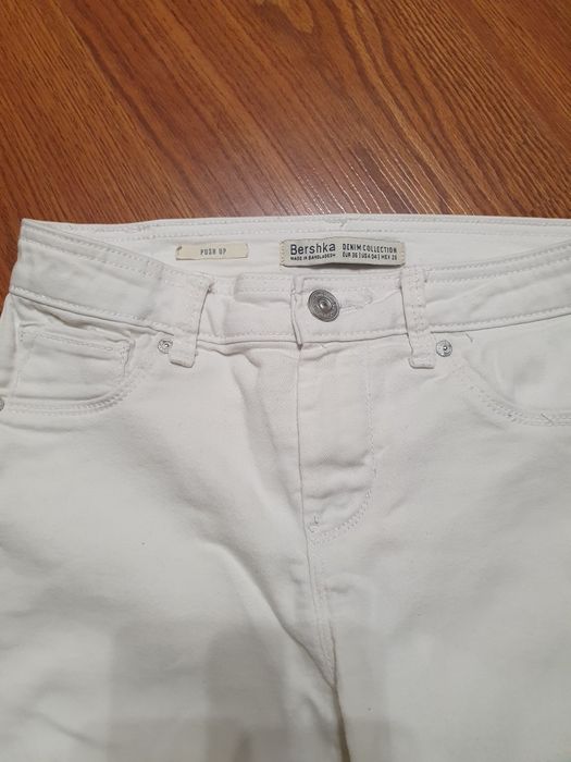 Білі джинси Bershka (EUR 36) Push up