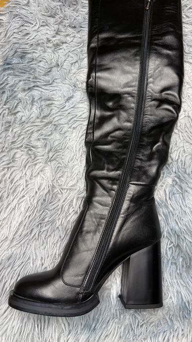 Чоботи на підборах