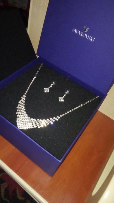 Набор Swarovski, колье и сережки подвесы