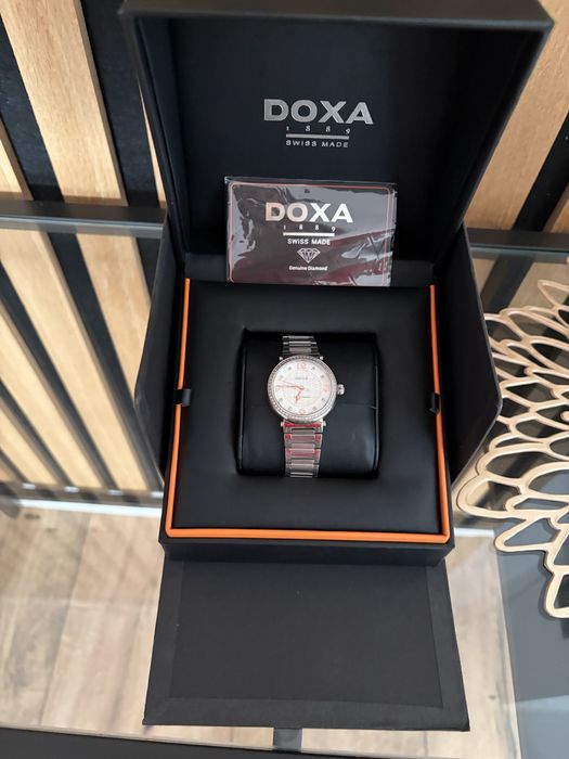 Oryginalny piękny damski zegarek z diamentami DOXA