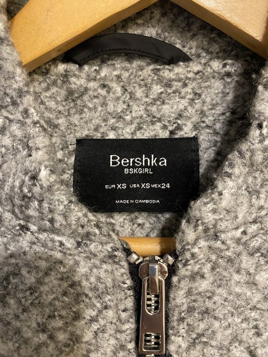 Продам теплу кофту Bershka