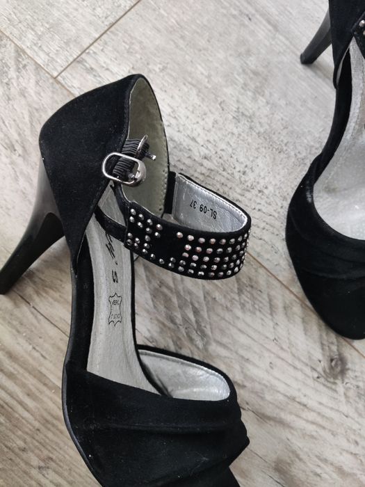 Nowe szpilki welurowe 37 Lucy's z diamencikami