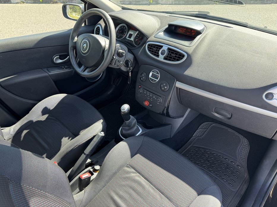 Renault Clio III 1.2 16v Authentique - 2008