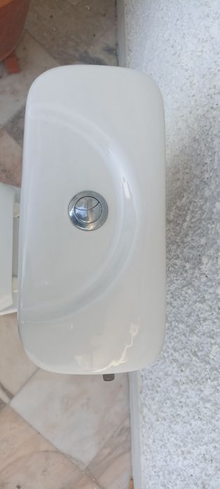 Sanita e depósito de água a funcionar