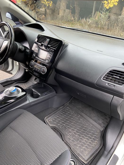 Продам Nissan Leaf 2014