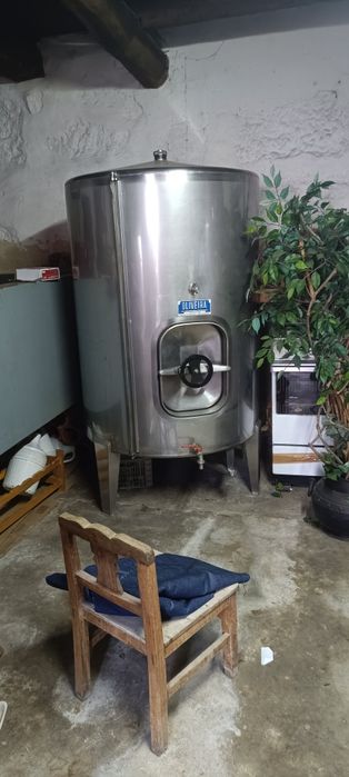Cubas inox de 1500 litros e 2 de 500 litros