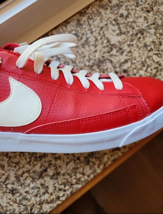 Sapatilhas vermelhas da Nike novas