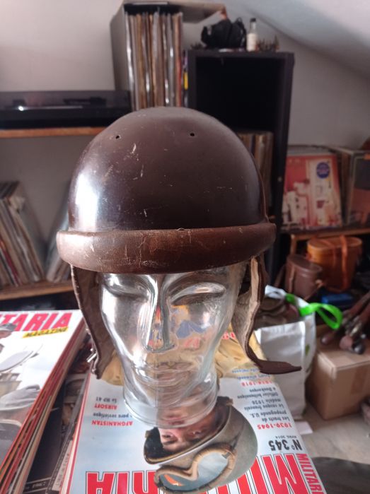 Capacete modelo militar de 1935