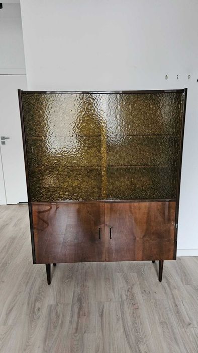 Kredens z czasów PRL