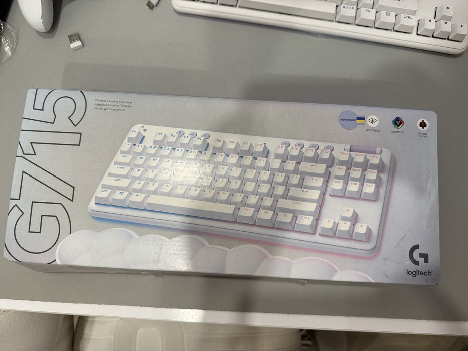 Logitech G715 Wireless Gaming Keyboard (із серії Aurora Collection)
