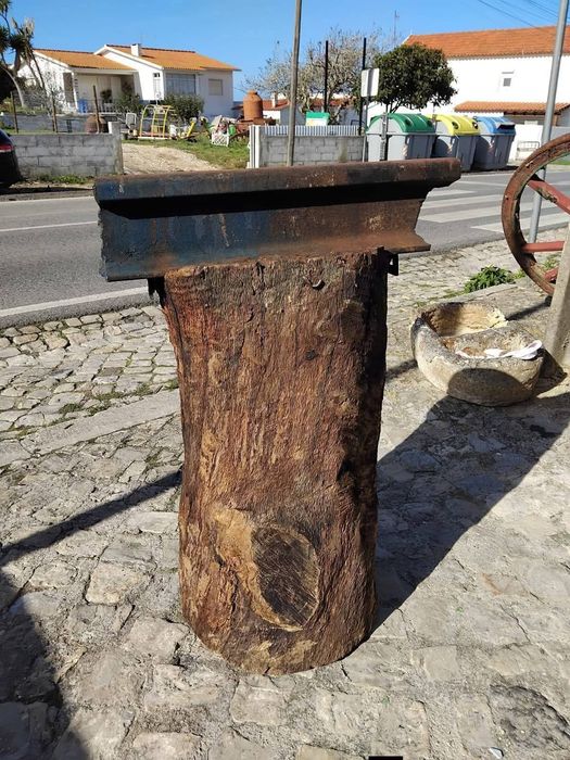 Cepo com viga de ferro (bigorna artesanal)