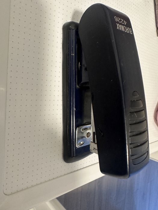 Степлер канцелярський