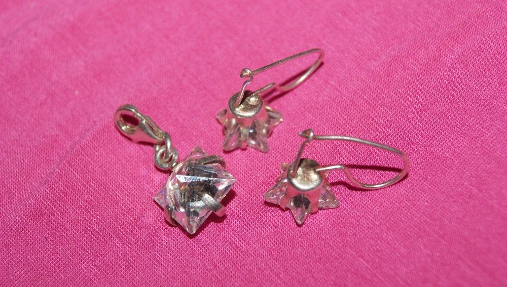 kolczyki gwiazdki i zawieszka Charms