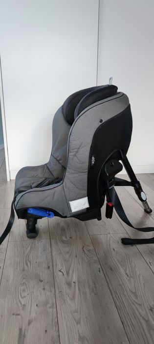 Fotelik samochodowy AXKID MINIKID tyłem do kierunku jazdy 0-25 kg