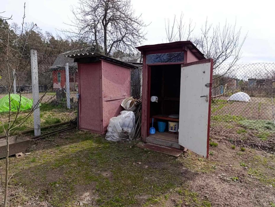 Доглянута дача поруч з лісом !