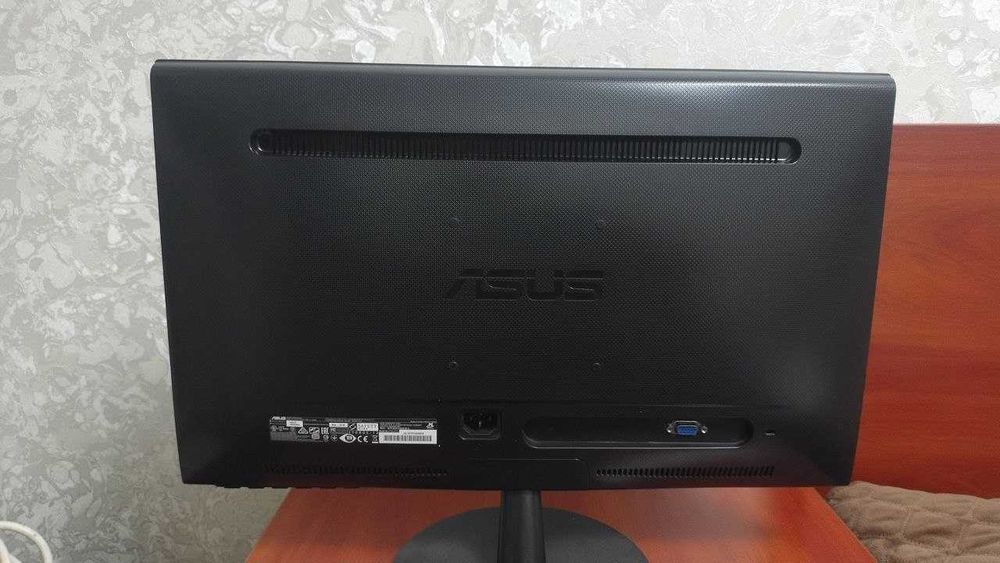 монітор ASUS VS229DA з діагоналлю 21,5 дюйма.