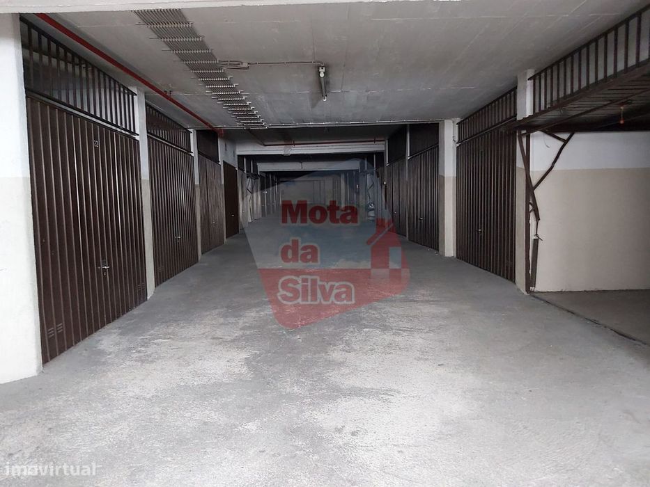 Excellent Garage in Cacilhas