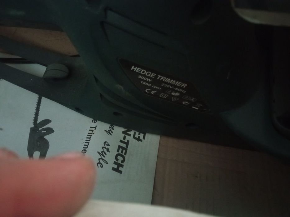 Nożyce elektryczne do żywopłotu