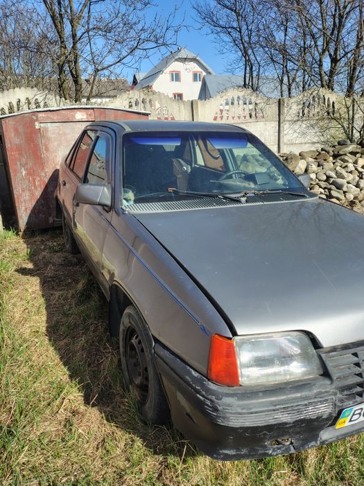 Продам Опель кадет цілий або на запчастини