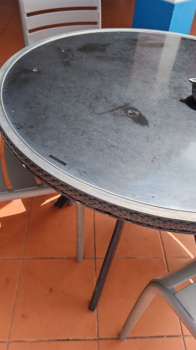 Conjunto de mesas e cadeiras de jardim
