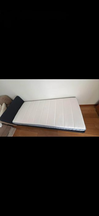 Cama de solteiro semi nova  com colchao