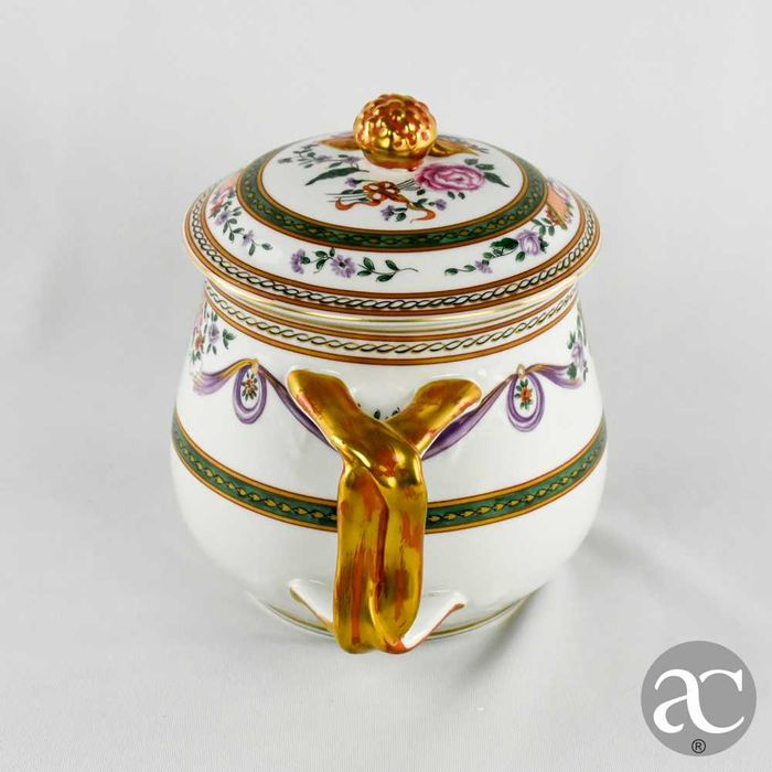 Cremeira grande com tampa em Porcelana Vidal Arte, pintada à mão