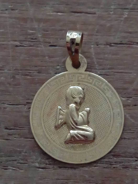 Pendente em ouro devidamente contrastado
