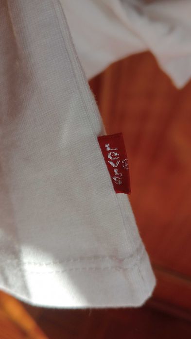 T-shirt branca Levis