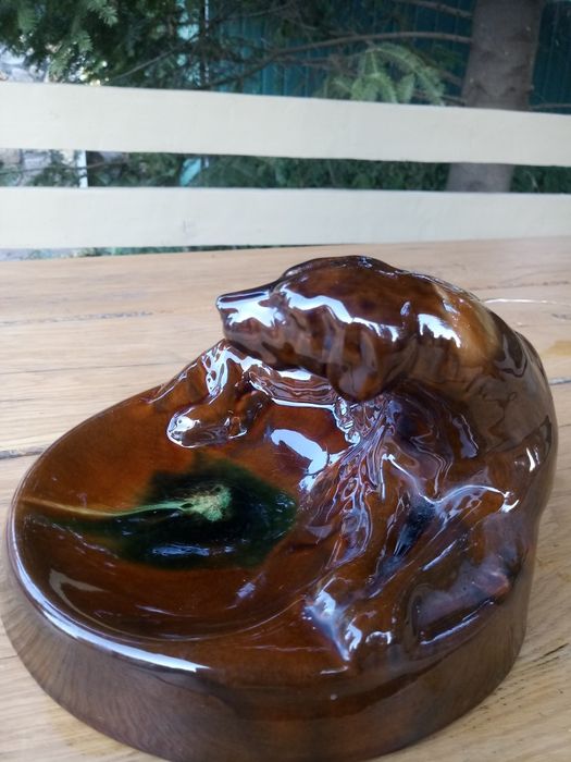 Попільниця у вигляді собаки