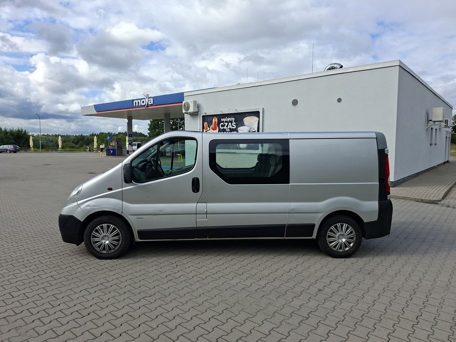 Opel vivaro.5 osób maxi long 2011