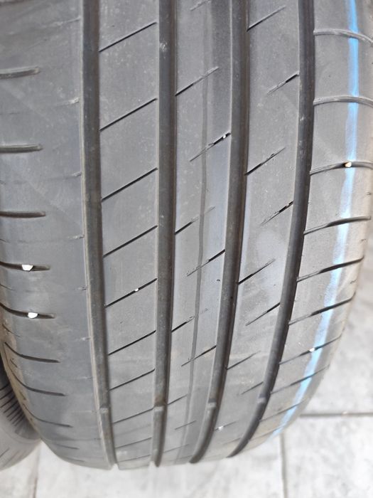 Pneus 215/55r17 Goodyear EfficientGrip Performance 75% piso
