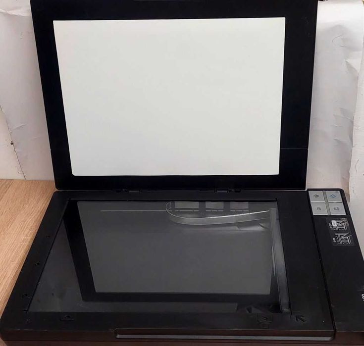 Б/В Сканер Epson Perfection V30 / сканує відмінно /