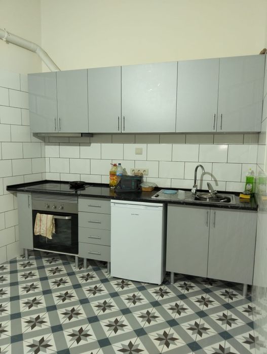 Arrendo quarto, com WC (suite), mobilado.