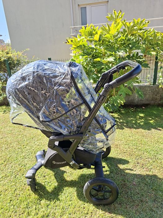 Carrinho Bebé Concord Neo Cosmic Black + Ovo + Base Isofix Airfix + Capa de Chuva (Como Novo)