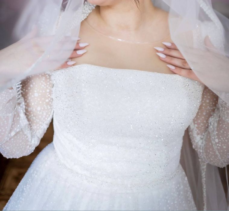 Весільна сукня, ніжна та елегантна