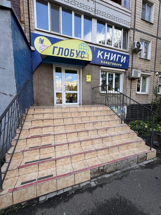 Здається приміщення в центрально - міському районі .