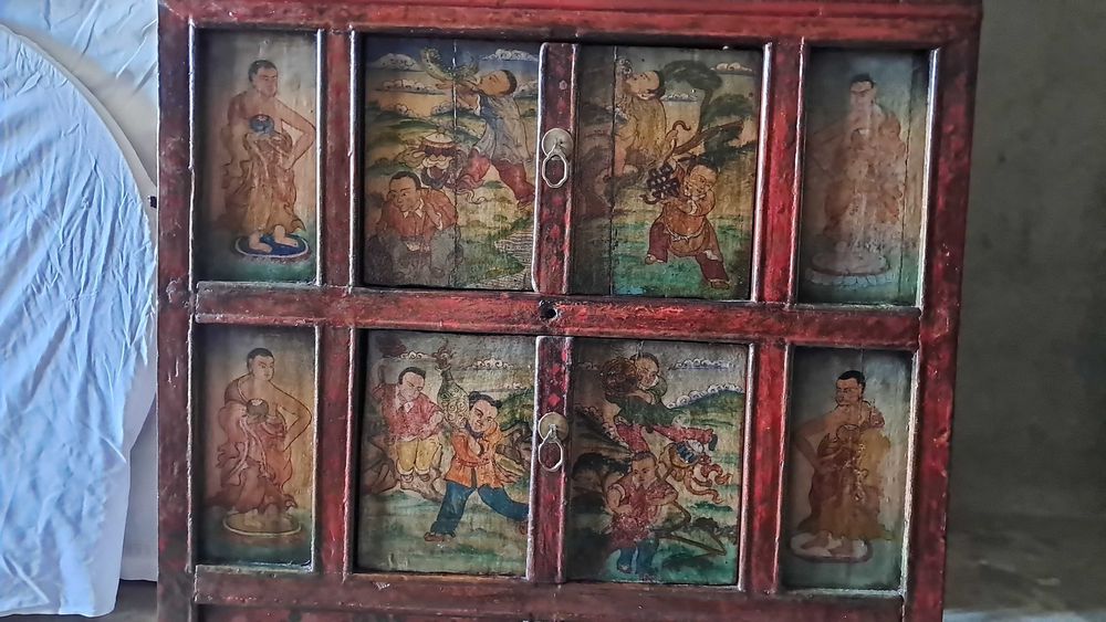Armário Tibetano policromado