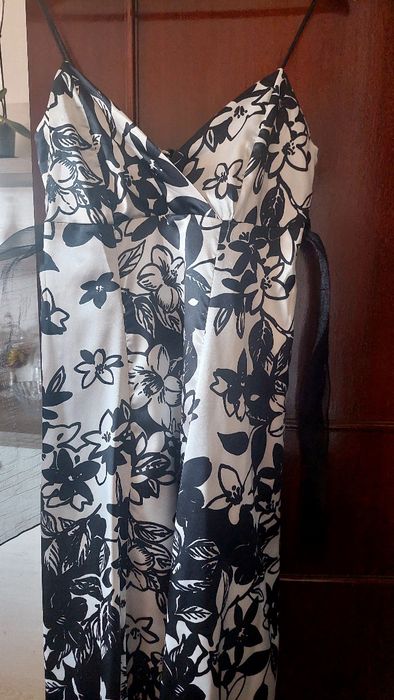 Roupa de mulher em cetim