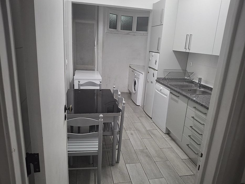 Quarto  mobilado para Águas Livres, Amadora