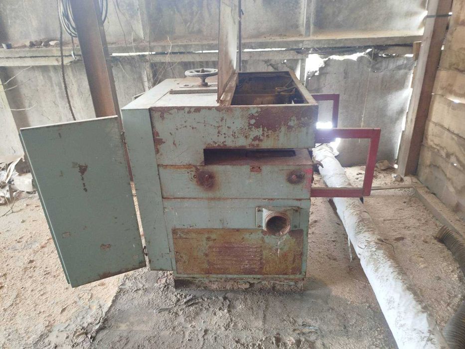 Столярне обладнання (пилорама, фуганок, стрічковий лобзик, багатопил, фрезер та ін)