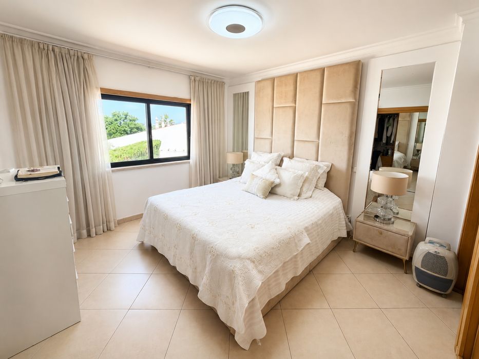 Moradia T3 de Excelência no Condomínio Magnólia Village – Mosqueira, Albufeira