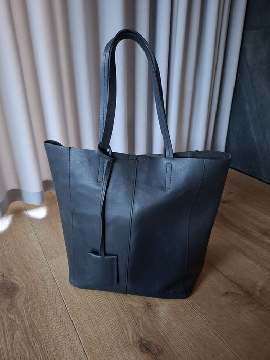 Duża czarna shopperka firmy Gusti Leder skórzana