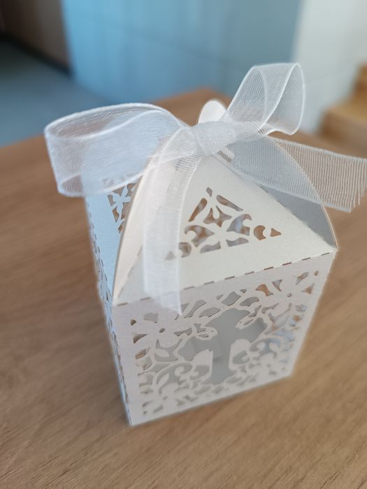 Pudełko na prezenty dla gości ażurowe chrzest IHS (zestaw 17sztuk)