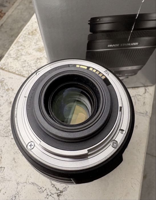 Canon EF 18-200mm f/3.5-5.6 IS